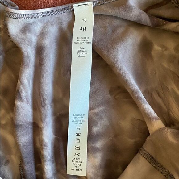 Lululemon Size 10 Berry/Beige Buttery Soft Nulu Align Tee NWT - Picture 8 of 9